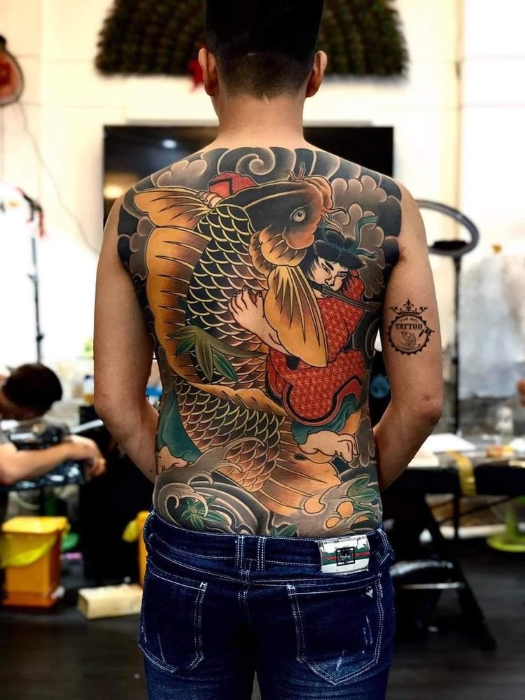 后背满背鱼纹身