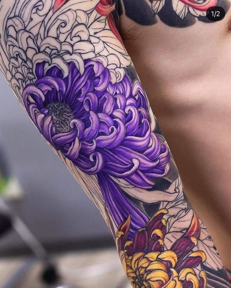 手臂菊花纹身