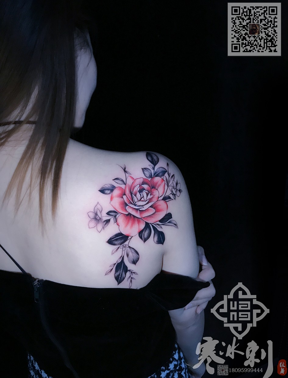 <strong>玫瑰花纹身</strong>